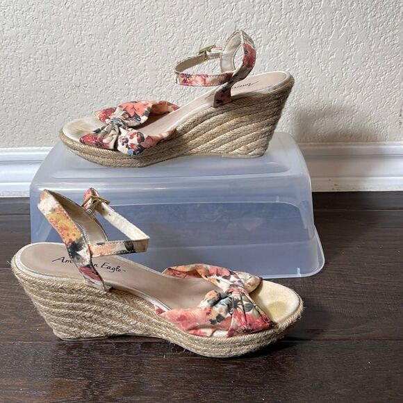 AMERICAN EAGLE FLORAL PRINT WEDGE SANDAL SIZE 8.5 - Picture 1 of 6